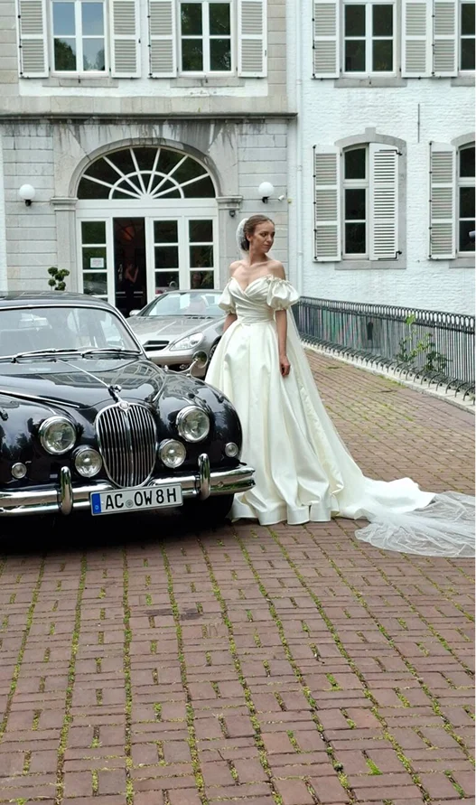 eine Frau im Brautkleid