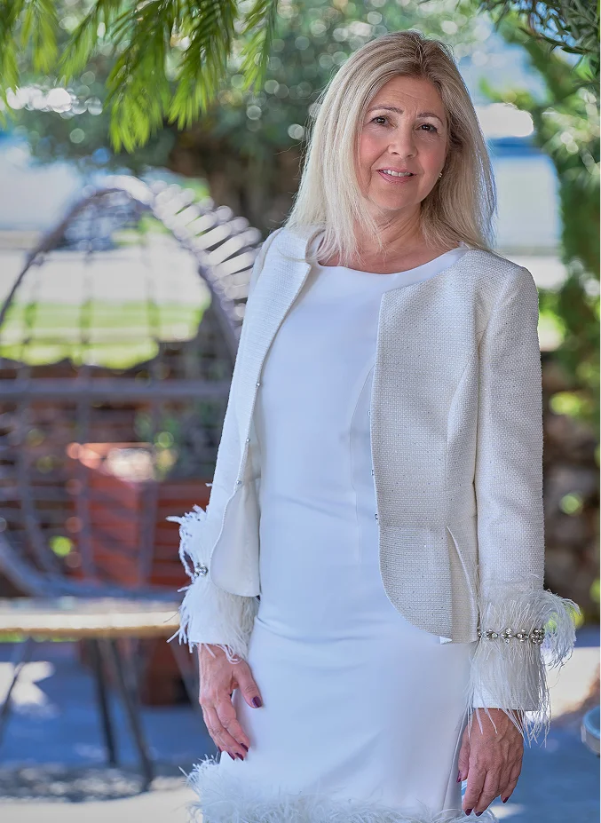 Frau in weißen Kleidern