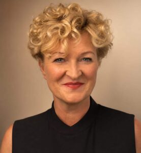 Silke Scholz, Modedesignerin und Inhaberin des Ateliers Silke Scholz Couture, Portraitaufnahme